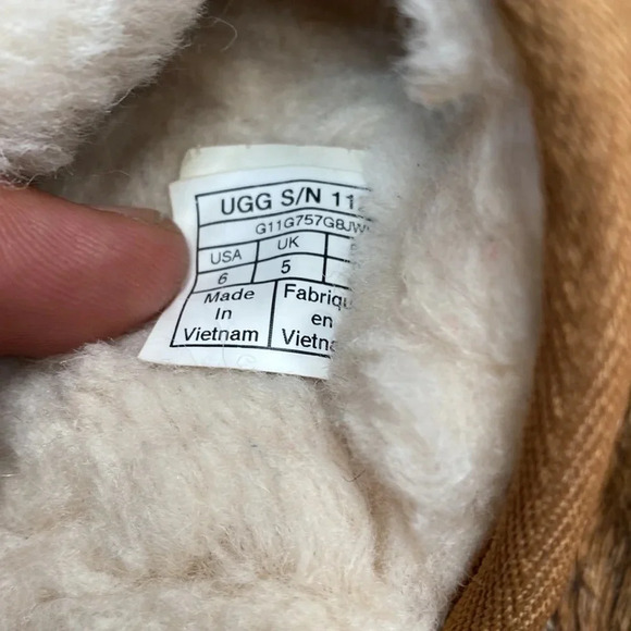Womens UGG winter slippers size 6 chexk them out very nice thanks 🙏 - Picture 6 of 9